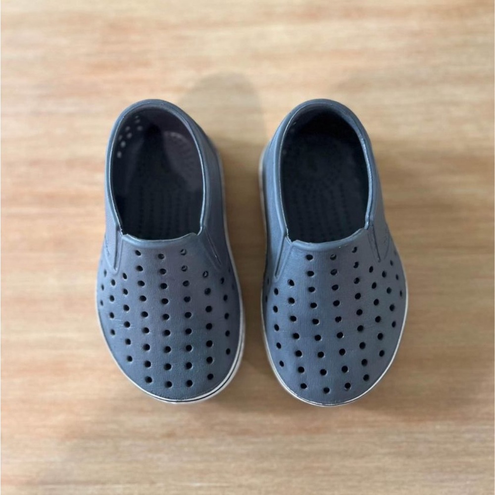 Native grey toddler shoes Hardly worn before my son grew out of them